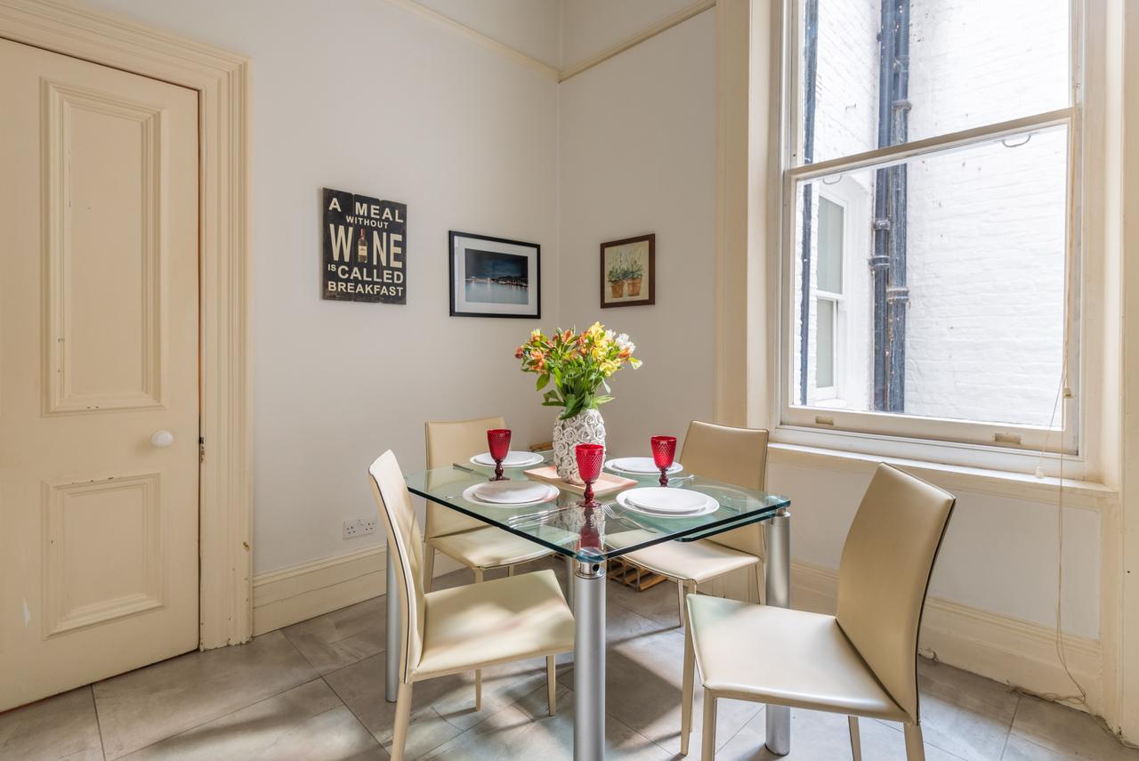 Lovely Chelsea Home Near The Thames By Underthedoormat London Exterior photo